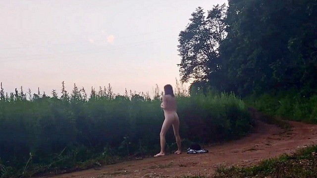 Made my Wife Masturbate next to the Road